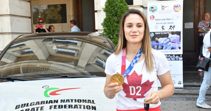 Снимки БулфотоГолеми награди получиха наша шампионка и нейният наставник заради