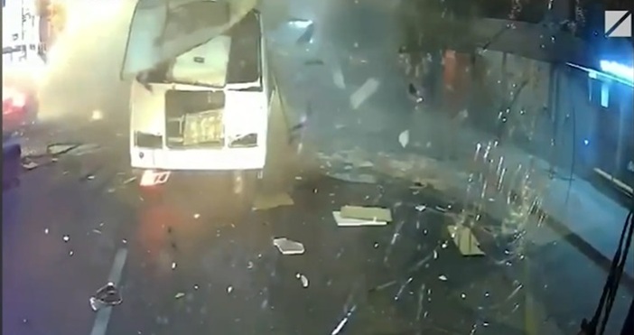 Кадър Нова телевизия Огромна трагедия стана в руския град Воронеж Автобус