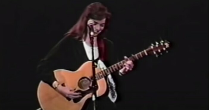 кадър Sonora Dale УикипедияНанси Грифит е записвала дуети с изпълнители като