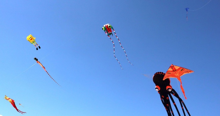 снимка БулфотоТрадиционно фестивалът Въздушни чудеса се провежда в края на