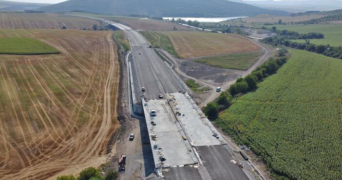 Снимка Булфото Държавната компания Автомагистрали ЕАД има собствен ресурс за строителството