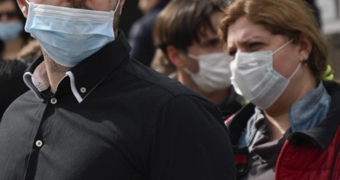 БулфотоОбластен град в България въведе задължителни маски на открито  Временни противоепидемични