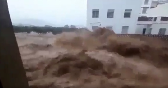 Кадър MeteoGracia TwitterЗа катастрофални навадения в Алканар Испания съобщава Валежите в региона надминаха