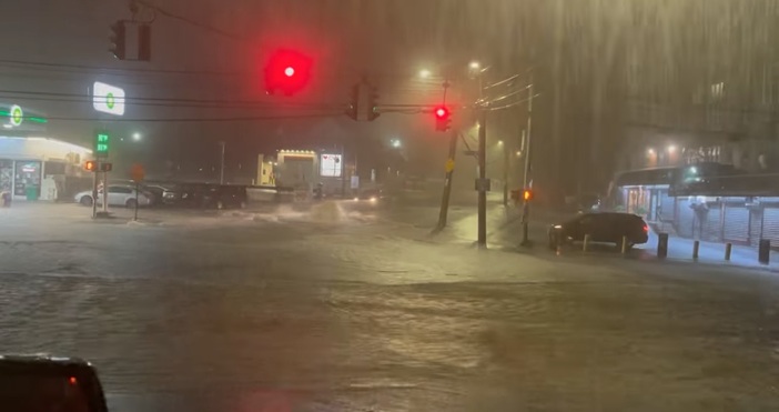 Редактор  e mail  Кадър Фейсбук  Mayor Mike SpanoПроливни дъждове отнеха живота на осем души