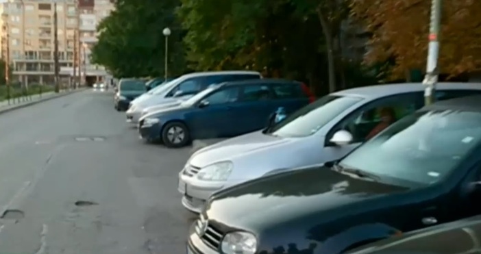 Кадър Нова В София започнаха да глобяват за неправилно паркиране около