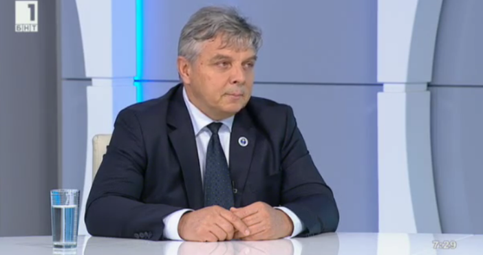 Кадър БНТСлед кратко боледуване днес е починал Господин Тонев Той е