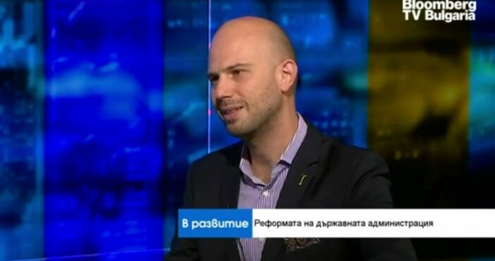 кадър Bloomberg TV Bulgaria Вместо да намаляват с годините чиновниците у