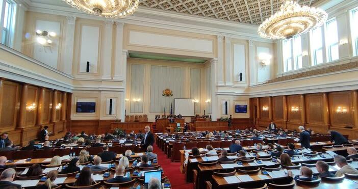 снимка: БулфотоВ крайна сметка парламентът проведе единствено обсъжданията по бюджета,