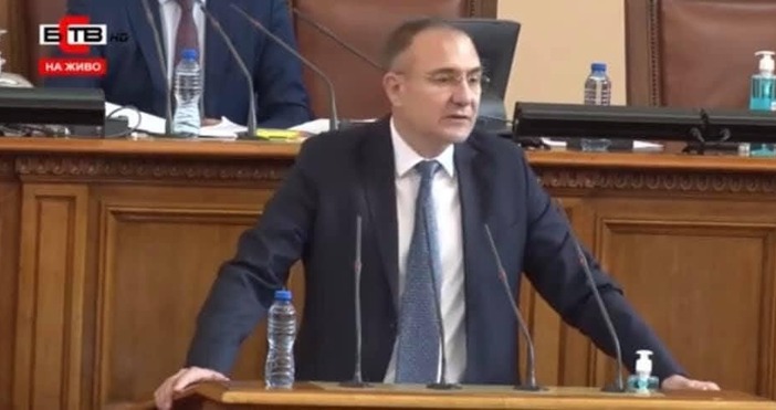 Кадър БНТ Гледам слушам и не вярвам  Скандално е да хулиш грижата