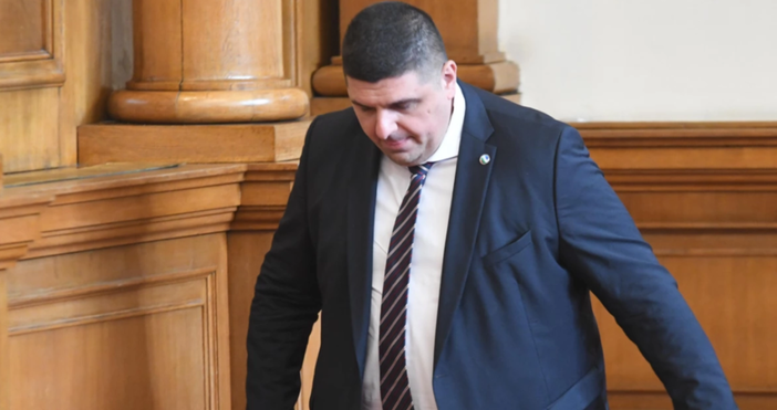 Снимка БулфотоСилен човек от Демократична България атакува за пореден път ГЕБ и