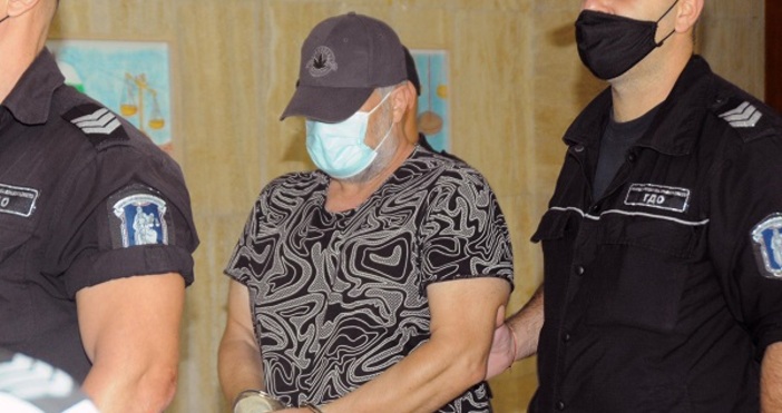 Снимка Булфото, архив Опасен заподозрян застава пред съда. Станимир Рагевски