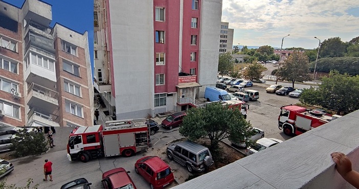 Снимка и Фатме ШабановаВзрив и пожар е избухнал в блок