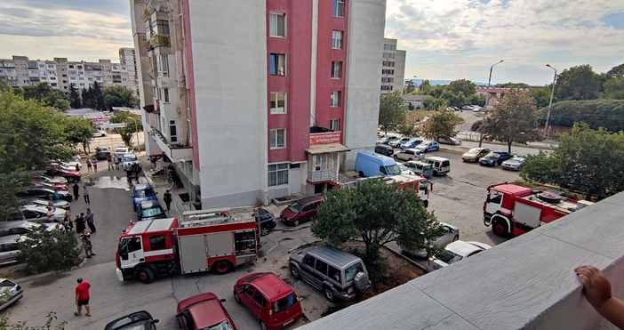 Снимка Фатме ШабановаПожар е избухнал в блок на бул Ян Хунияди