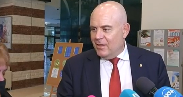 Снимка и видео Фейсбук Нова ТвГлавният прокурор направи димпломатично изявление Къде да