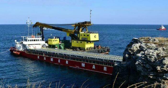 Българските власти подготвят план за безопасно извеждане на заседналия кораб