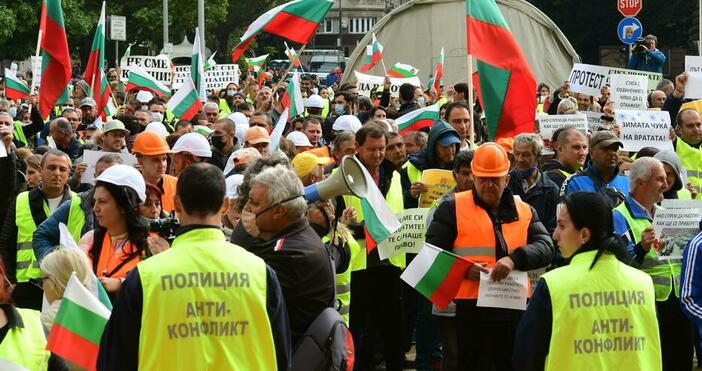 снимка БулфотоВ петък ще има нови протести на пътностроителните фирми