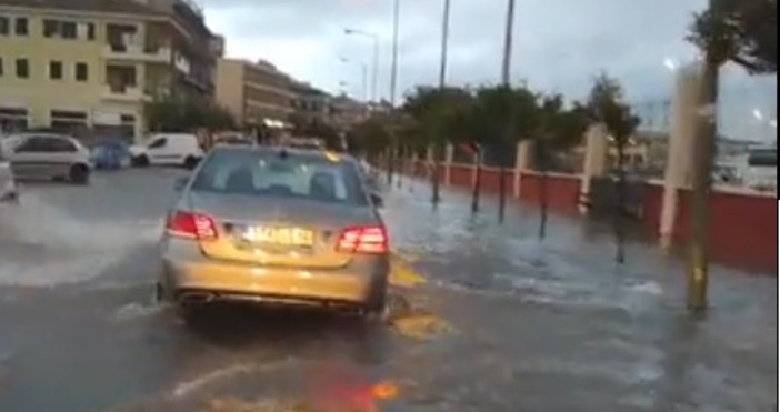 снимка Метео Балканс, фейсбукОбилни валежи предизвикаха локални наводнения в Гърция, съобщи
