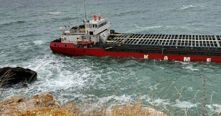 Снимка МОСВСагата с кораба край Камен бряг вече започва да