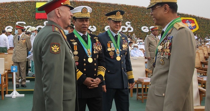 Снимка Минобороны РоссииЛидерът на хунтата в Мианмар обяви че трябва