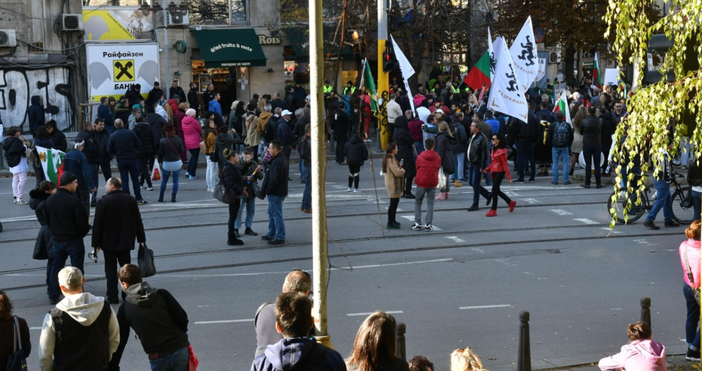 Протестиращи срещу мерките срещу COVID и зелените сертификати блокираха движението на