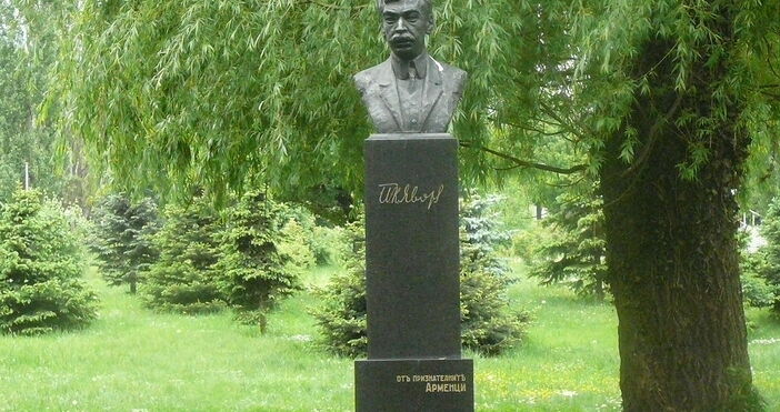 Пейо Тотев Крачолов, по-известен като Пейо Яворов, е смятан за