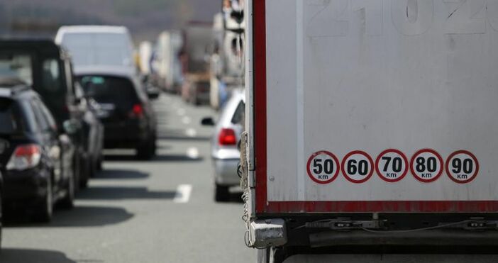 Сигналът е подаден малко след 14 ч По първоначални данни