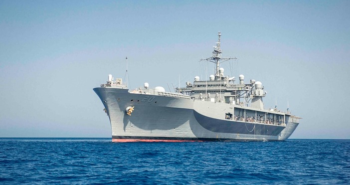 Снимка U S Военноморски MC2 Скот Барнс Черноморският флот следи