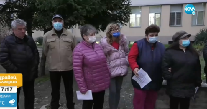 Те работят в Бърза помощ и казват че са изнудвани от