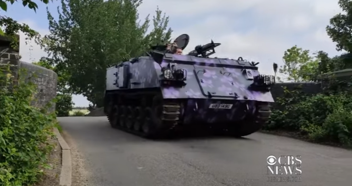 Нохидчив британец си купи танк за да превозва с него