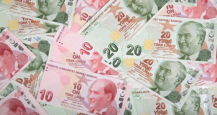  Турската лира достигна рекордно ниски нива днес в търговията спрямо