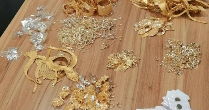 Открити са 4881 грама контрабандни златни накити в тоалетно помещение