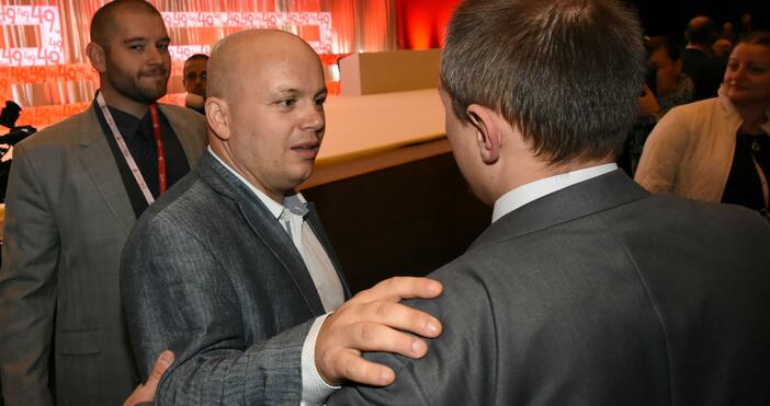 Ето какво написа той в профила си във фейсбук:Слушах досега