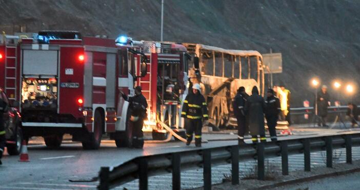 Снимки: Булфото45 са загинали при ужасен инцидент на автомагистрала Струма.