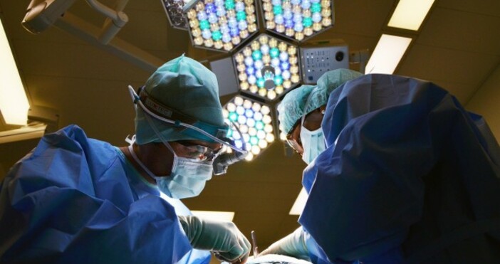 Сложната операция е продължила над пет часа Туморът е притискал големите