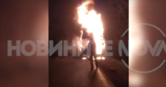 Румънски автобус се запали между Гурково и Пчелиново при Прохода на