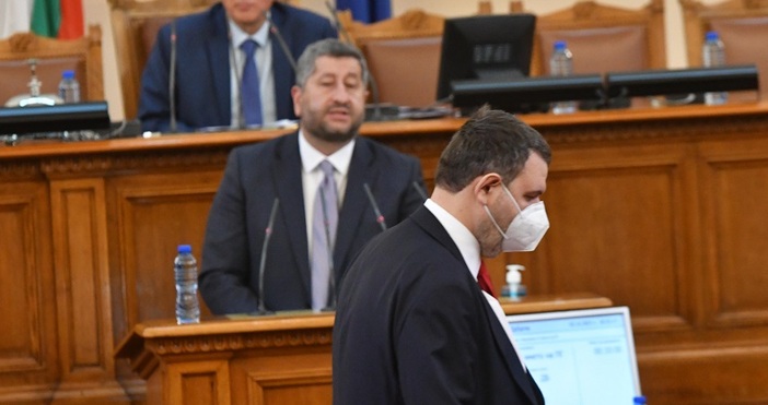 Двамата са дългогодишни яростни противници.Иванов даде заявка от името на