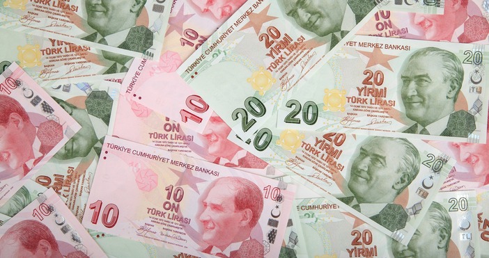 Турската лира се понижи с 0 7 спрямо долара в понеделник