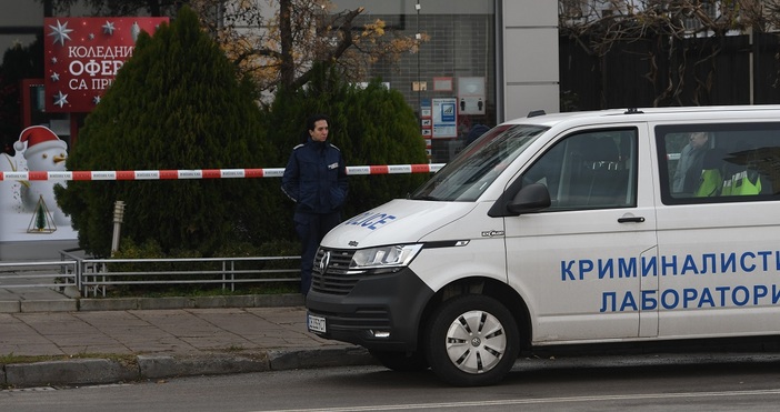 Снимки: БулфотоВ София обраха офис на мобилен оператор в квартал