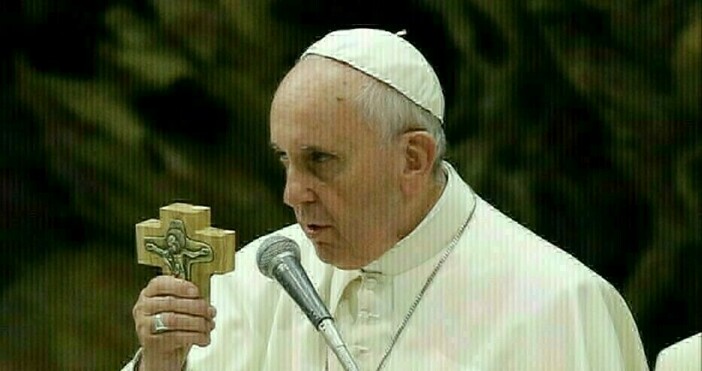 Папа Франциск призова за предпазливост при тълкуването на осъдителен доклад
