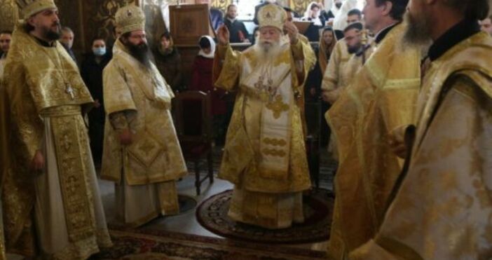 На 6 декември Ловчанският митрополит Гавриил оглави св Литургия по