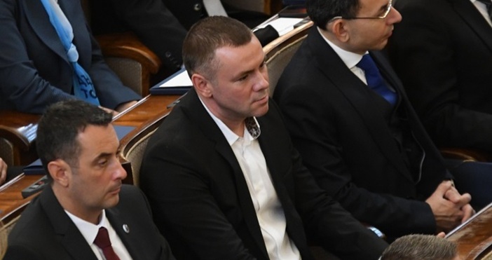 Рапърът депутат Христо Петров-Ицо Хазарта направи важно разкритие във фейсбук