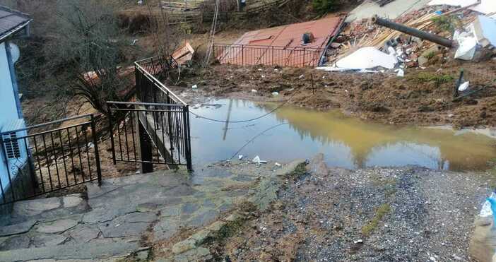 Снимка Емилия Поповска Фейсбук  Тъжни кадри от Смолянско след поройните дъждове Триетажна