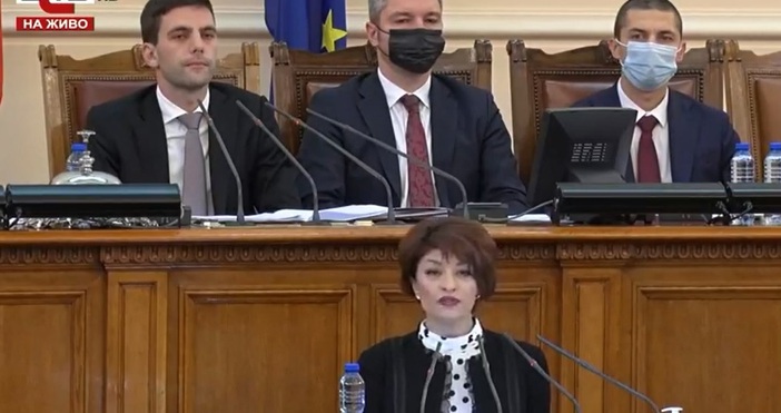 Председателят на парламентарната група на ГЕРБ Десислава Атанасова първа взе