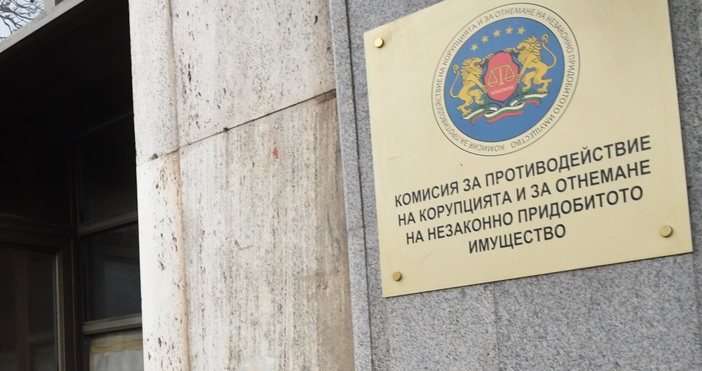 Служители на Дирекция Противодействие на корупцията“ извършват на място днес