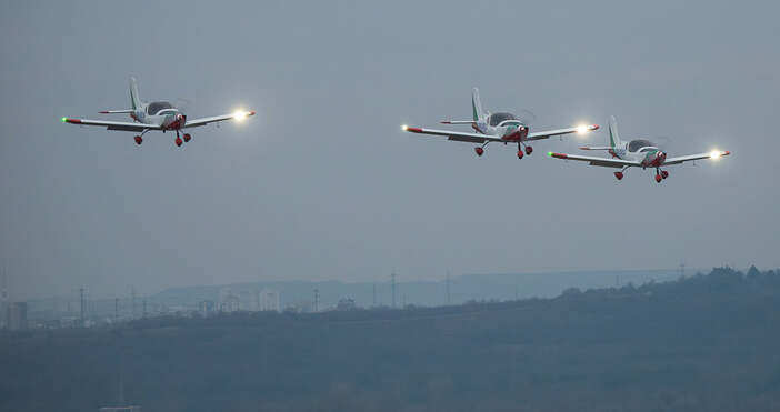 Вчера на Летище Долна Митрополия пристигнаха новите самолети ZLIN Z242L