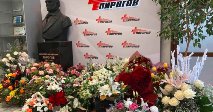 Лили Иванова буквално затрупа болница Пирогов с цветя Примата дари всички