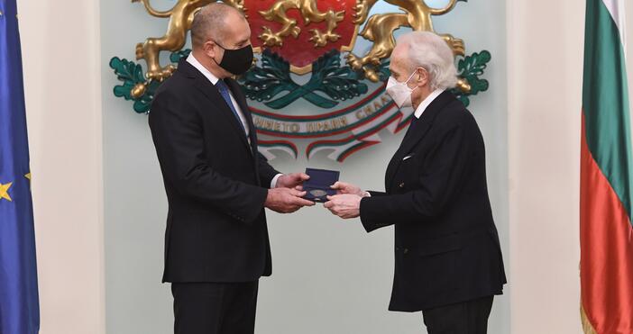 Президентът награди Хосе Карерас.Изкуството е призвано да обединява и да