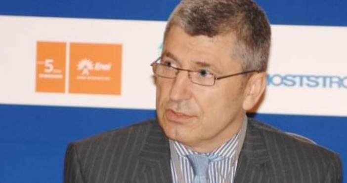 Бившият ни посланик в Русия Илиан Василев изрази любопитно мнение за ваксинацията