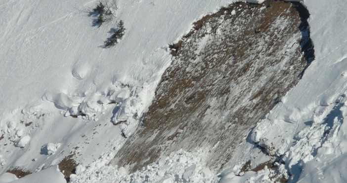 Опасност от лавини в планините заради силен вятър За това