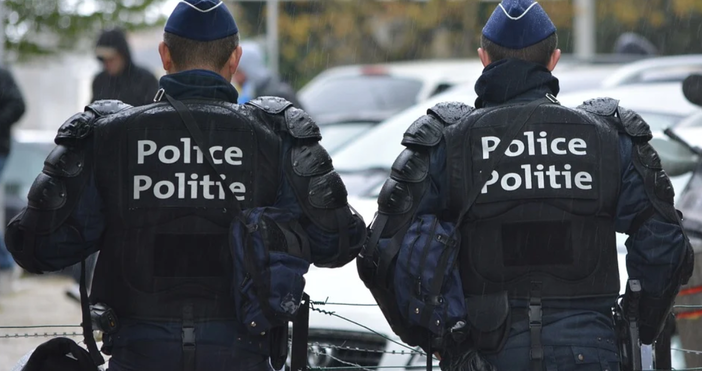 Служители на реда задържаха мъж в Париж, който взе две